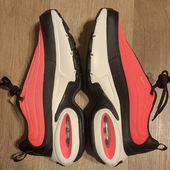 Nike Air Max Portal Women's sz 9 in Black, Volt & Hot Punch - Picture 10 of 15